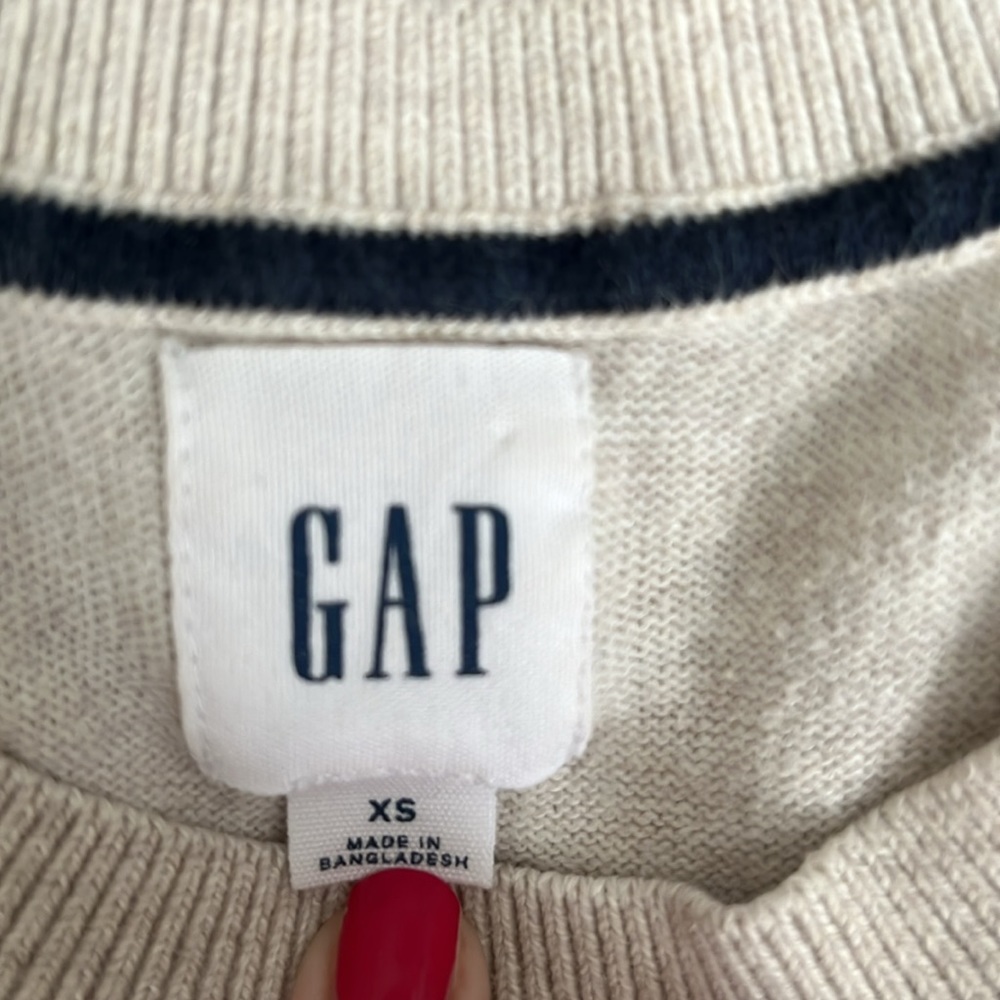 GAP Sweater - Picture 3 of 3